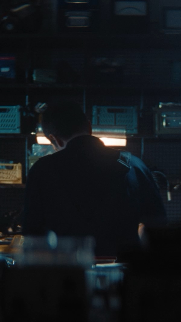 Video, das zeigt, wie ein Techniker den Kia PV5 Cargo im Laufe des Tages für Smart-Home-IoT-Aufgaben nutzt und dabei die vielseitigen Nutzungsfunktionen hervorhebt.